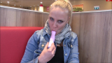 : Lara-CumKitten - Fast Food Quickie - Public im Burger Laden